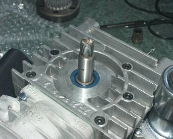 Crankshaft end with clutch and roller bearing removed